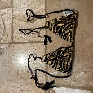 Beach Bunny Swimwear size L gold/black Top